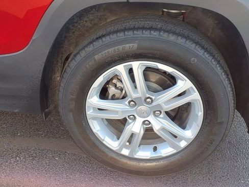 Used 2024 GMC Terrain SLE w/ Driver Convenience Package image 24