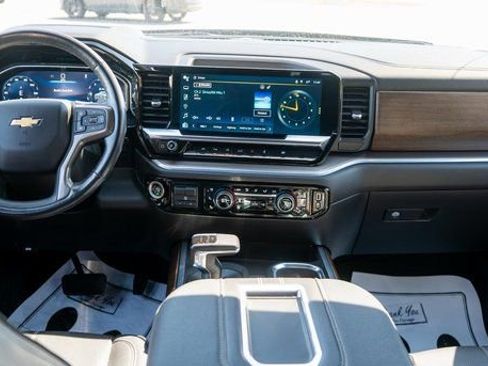 Used 2022 Chevrolet Silverado 1500 High Country w/ High Country Premium Package AWD/4WD image 17