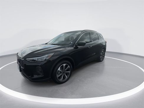 Used 2024 Ford Escape Platinum w/ Class II Trailer Tow Package image 4