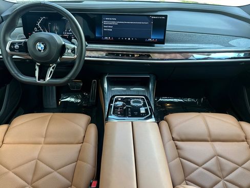 Used 2025 BMW 740i w/ Premium Package RWD image 17