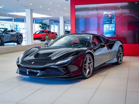 Used 2021 Ferrari F8 Tributo image 4