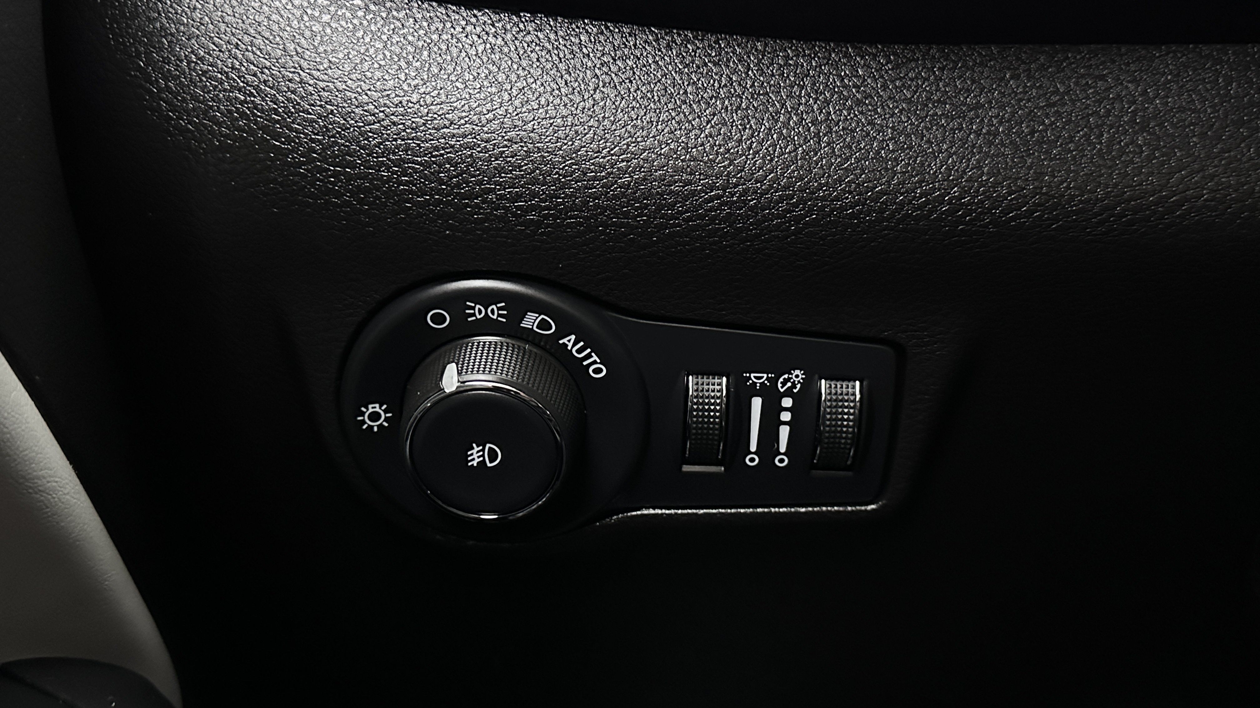 Used 2025 Jeep Compass Limited AWD/4WD image 21