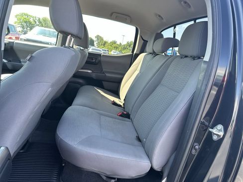 Used 2019 Toyota Tacoma SR5 AWD/4WD image 27