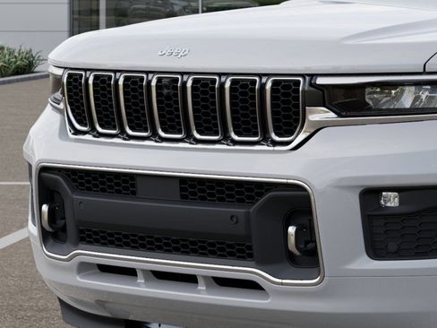 New 2025 Jeep Grand Cherokee Overland w/ Adv Protech Group III AWD/4WD image 12