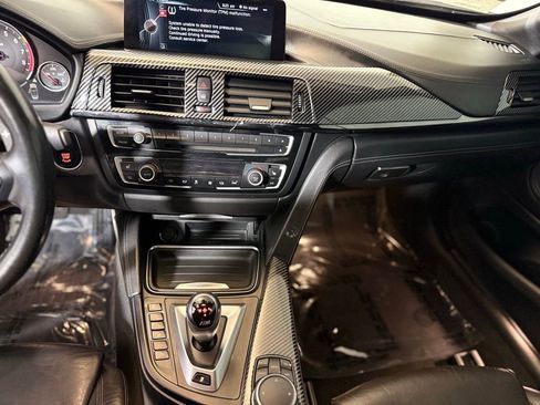 Used 2016 BMW M4 Convertible image 15