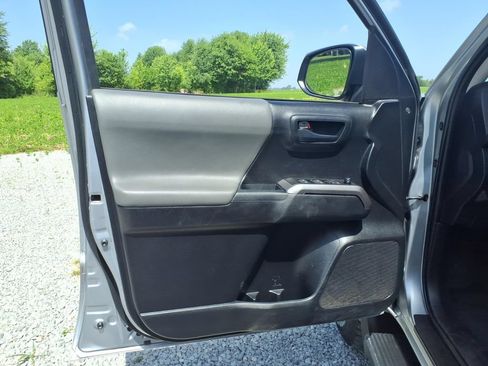 Used 2021 Toyota Tacoma SR5 RWD image 21