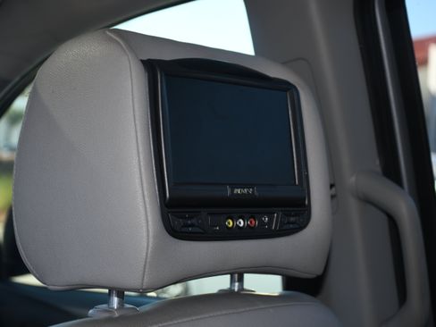 Used 2015 Toyota Sienna Limited image 18