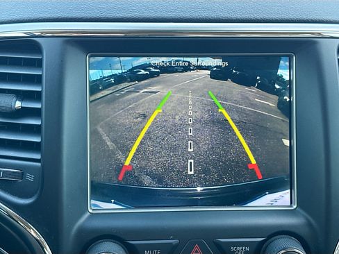 Used 2018 Jeep Grand Cherokee Limited image 32