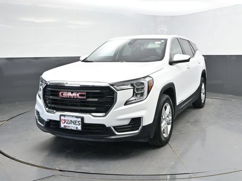 Used 2024 GMC Terrain SLE AWD/4WD image 3