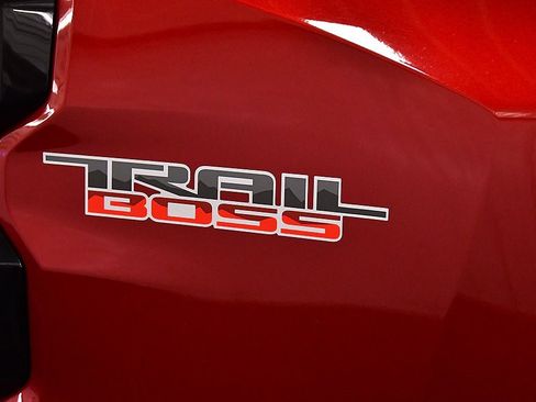 Used 2024 Chevrolet Colorado Trail Boss w/ Technology Package image 11