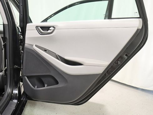 Used 2020 Hyundai Ioniq SE image 29