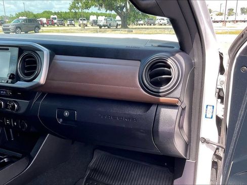 Used 2016 Toyota Tacoma Limited w/ Towing Package RWD image 22