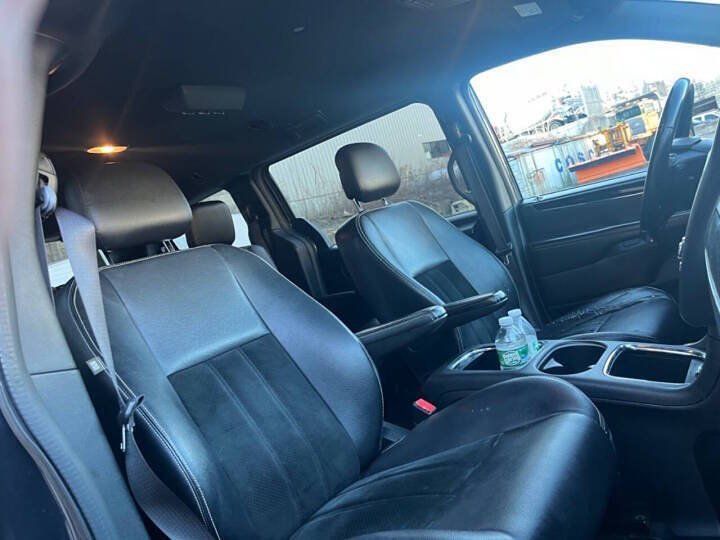 Used 2014 Dodge Grand Caravan SXT FWD image 9