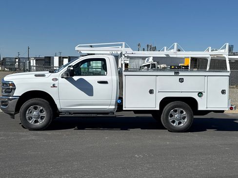 New 2026 RAM 3500 Tradesman AWD/4WD image 6