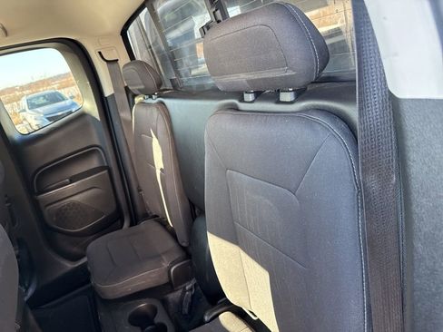 Certified 2017 GMC Canyon SLE w/ SLE Convenience Package image 18