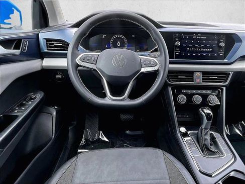 Used 2023 Volkswagen Taos SE FWD image 7