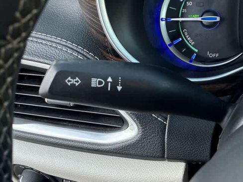 Used 2023 Chrysler Pacifica Limited FWD image 29