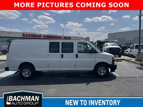 Used 2018 Chevrolet Express 3500 Extended w/ Driver Convenience Package RWD image 1
