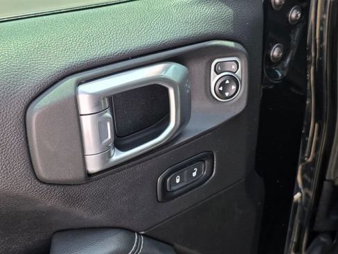 Used 2023 Jeep Wrangler Unlimited Sahara AWD/4WD image 23