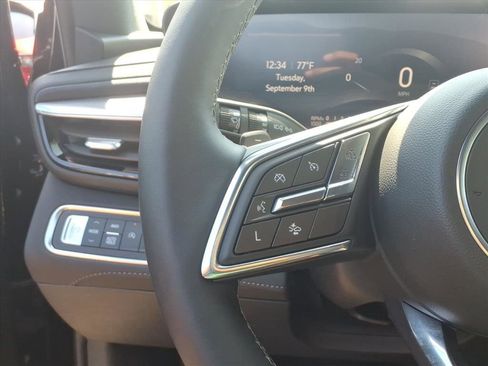 Used 2025 Buick Enclave Preferred w/ Power Package image 7