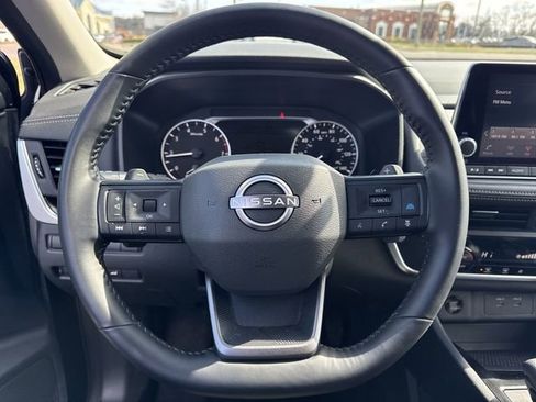 Used 2025 Nissan Rogue SV image 16