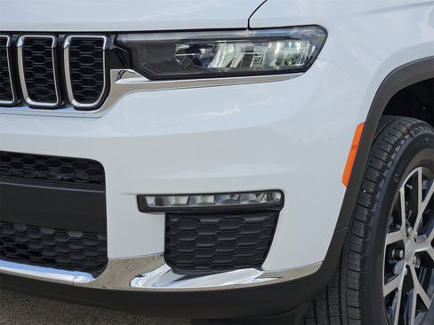 New 2025 Jeep Grand Cherokee L Limited image 8