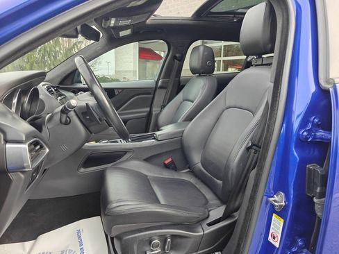 Used 2020 Jaguar F-PACE Premium image 13