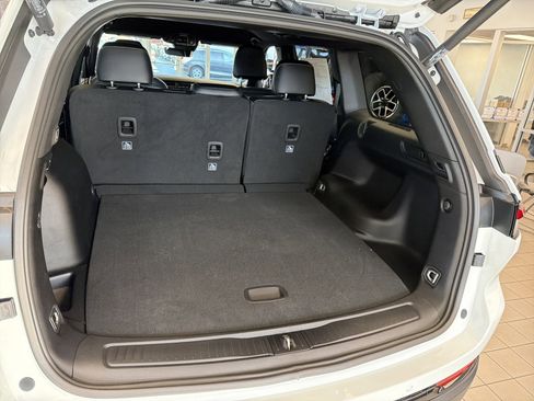 New 2025 Jeep Grand Cherokee Altitude image 23