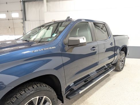 Used 2022 Chevrolet Silverado 1500 LT AWD/4WD image 7