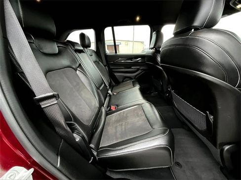Used 2023 Jeep Grand Cherokee Altitude image 15