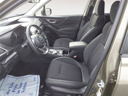 Used 2024 Subaru Forester Premium image 9