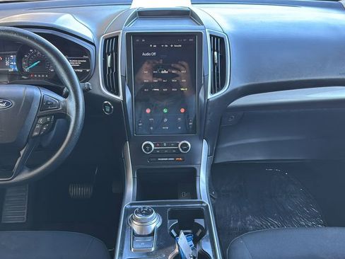 Certified 2022 Ford Edge SE w/ Black Appearance Package AWD/4WD image 9