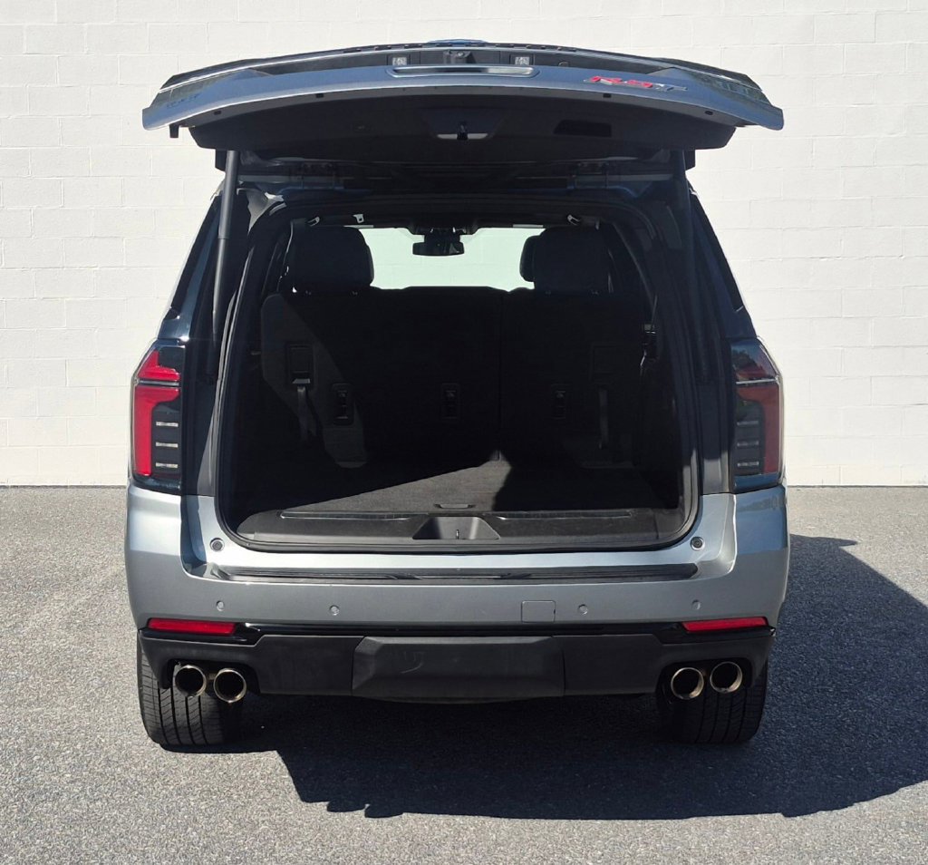 Used 2026 Chevrolet Suburban RST w/ Sun And Tow Package AWD/4WD image 17