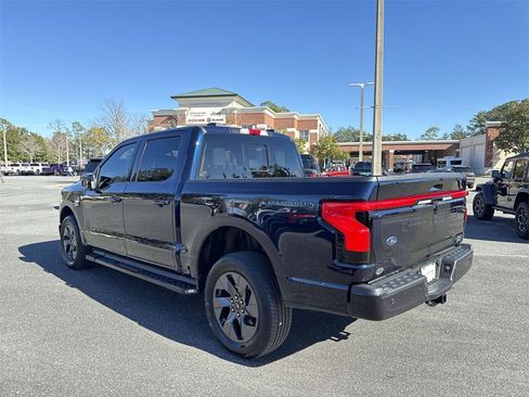 Used 2022 Ford F150 Lightning Lariat image 5