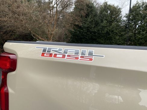 Used 2022 Chevrolet Silverado 1500 LT Trail Boss w/ LT Trail Boss Premium Package image 47