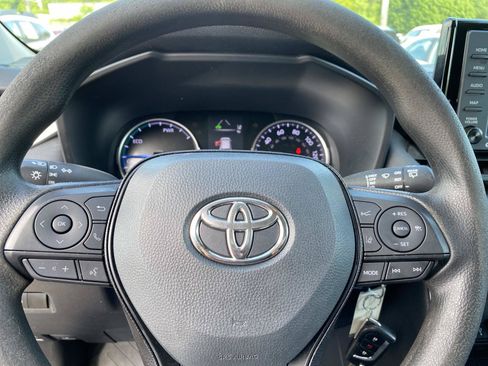 Used 2021 Toyota RAV4 LE AWD/4WD image 17