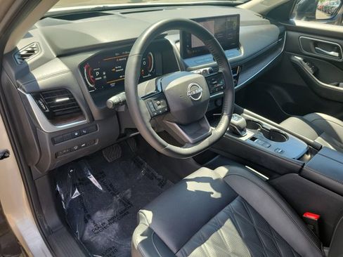 Used 2025 Nissan Rogue Platinum w/ Platinum Premium Package FWD image 16