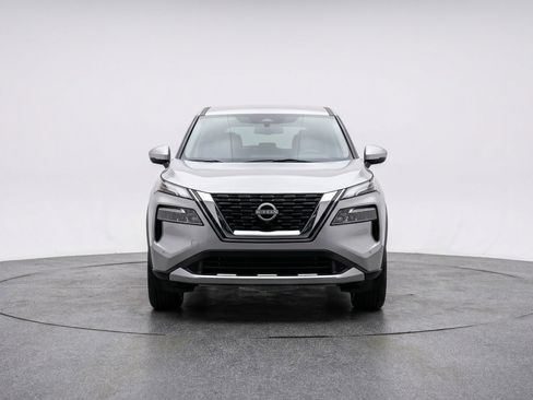 Used 2025 Nissan Rogue SV AWD/4WD image 2