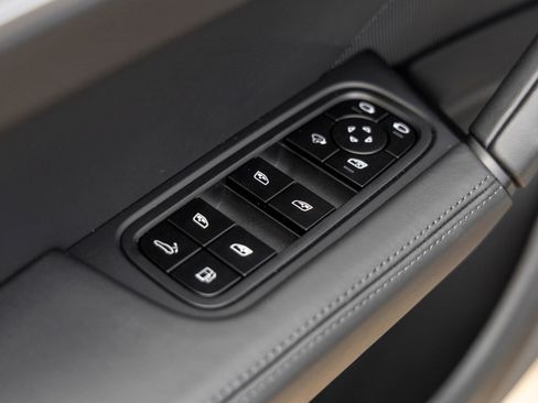 New 2026 Porsche Cayenne S image 21