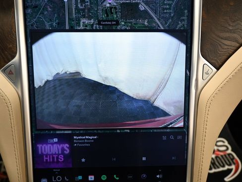Used 2017 Tesla Model S 90D image 14