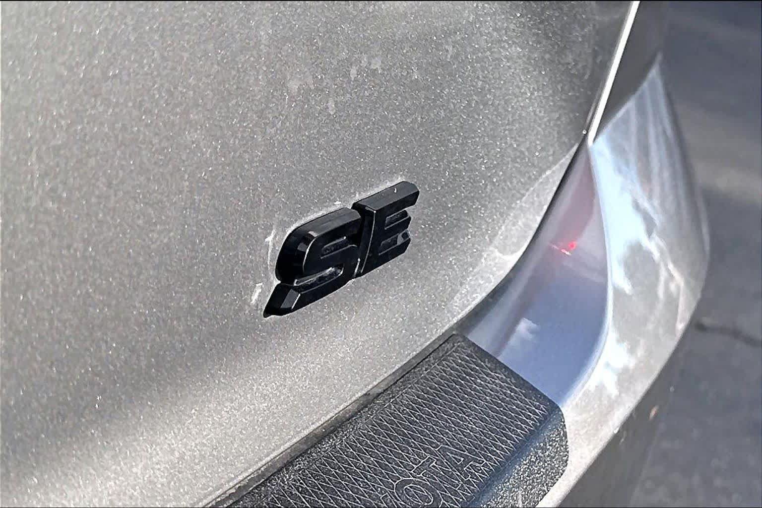 Used 2025 Toyota Camry SE FWD image 9