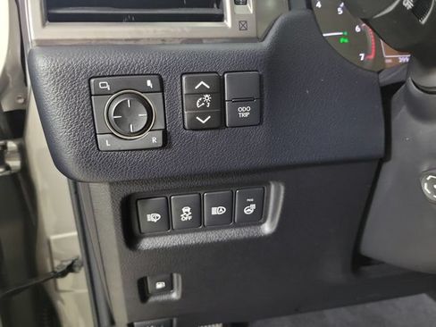 Used 2023 Lexus GX 460 Premium w/ Accessory Package AWD/4WD image 24