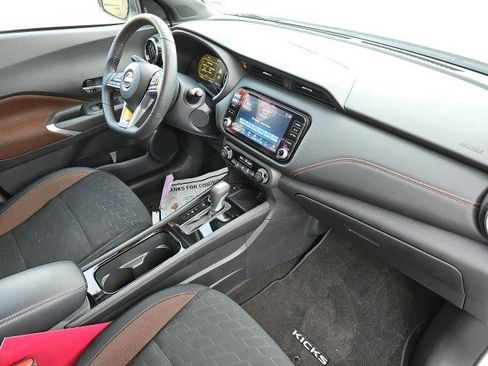 Used 2024 Nissan Kicks SR image 14