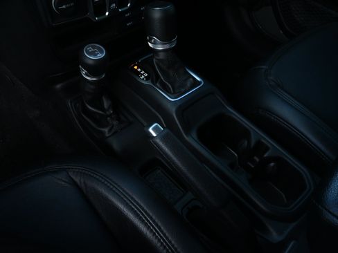 Used 2021 Jeep Gladiator Sport AWD/4WD image 28