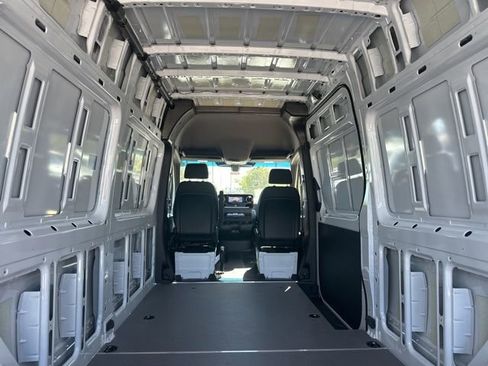 Used 2026 Mercedes-Benz Sprinter 2500 image 32