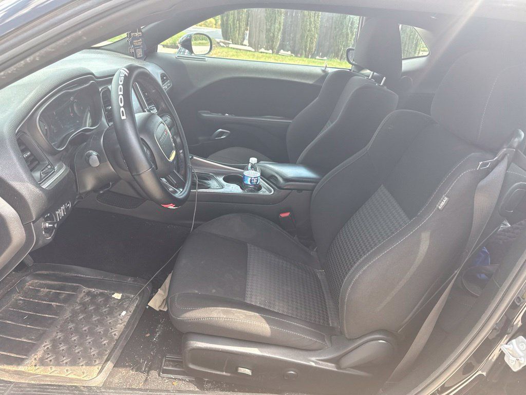 Used 2022 Dodge Challenger R/T RWD image 6