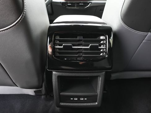 Used 2023 Volkswagen ID.4 Pro AWD/4WD image 35