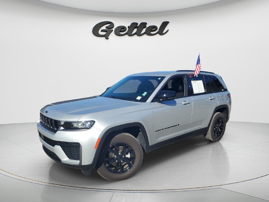 Used 2026 Jeep Grand Cherokee Altitude RWD image 1
