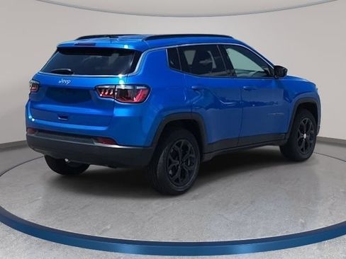 Used 2024 Jeep Compass Latitude AWD/4WD image 5
