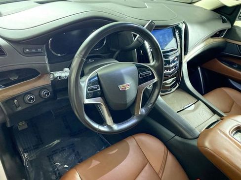 Used 2019 Cadillac Escalade ESV Luxury image 25